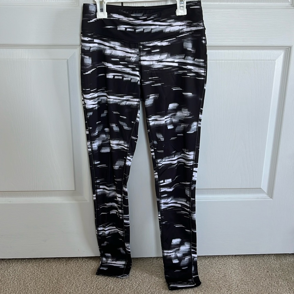 Athletic leggings in black with white streak design, size adult S